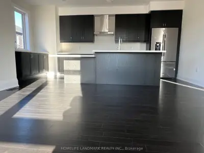 Att/Row/Townhouse in Richmond Hill
