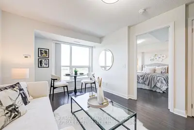 Condo Apartment in Richmond Hill