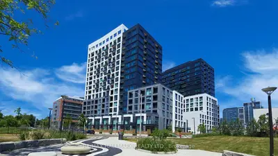 Common Element Condo in Richmond Hill