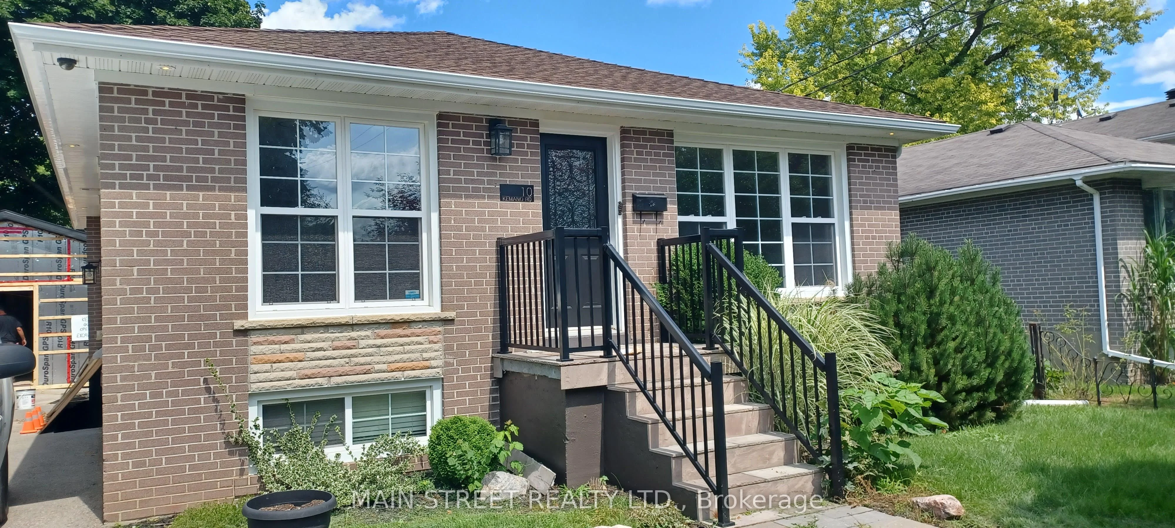 Detached in Aurora