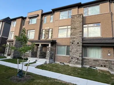 Att/Row/Townhouse in Whitchurch-Stouffville