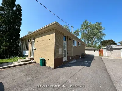 Semi-Detached in Richmond Hill