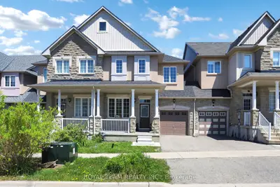 Att/Row/Townhouse in Richmond Hill