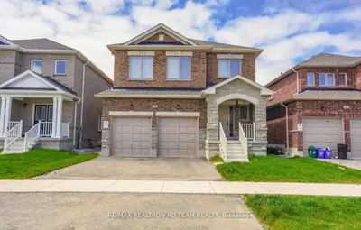 Detached in Brock