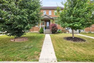 Att/Row/Townhouse in Vaughan