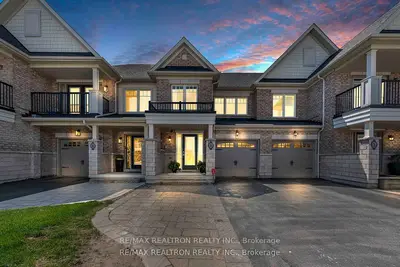 Att/Row/Townhouse in Whitchurch-Stouffville