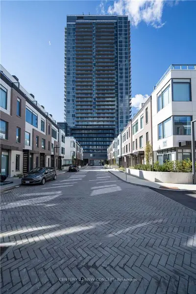 Condo Apartment in Vaughan