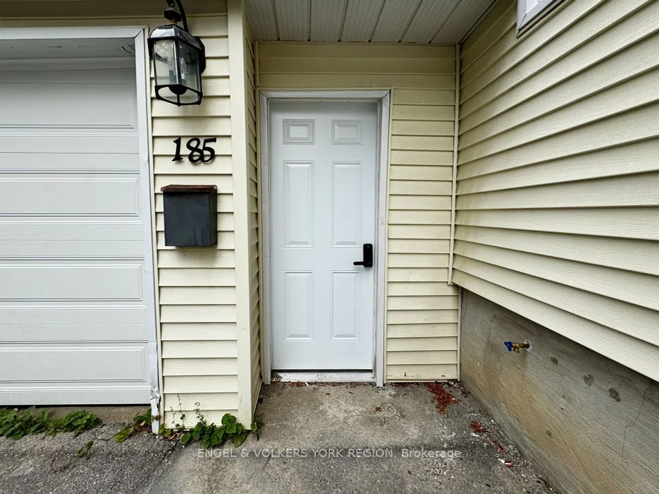 185 Rumble Avenue Bsmt A, Richmond Hill, ON L4C 4T3