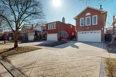 Detached in Richmond Hill