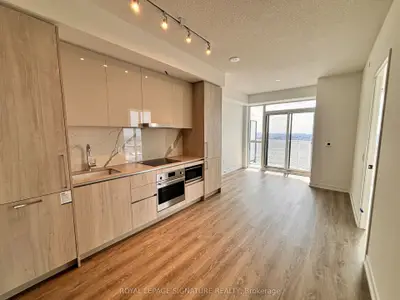 Condo Apartment in Vaughan