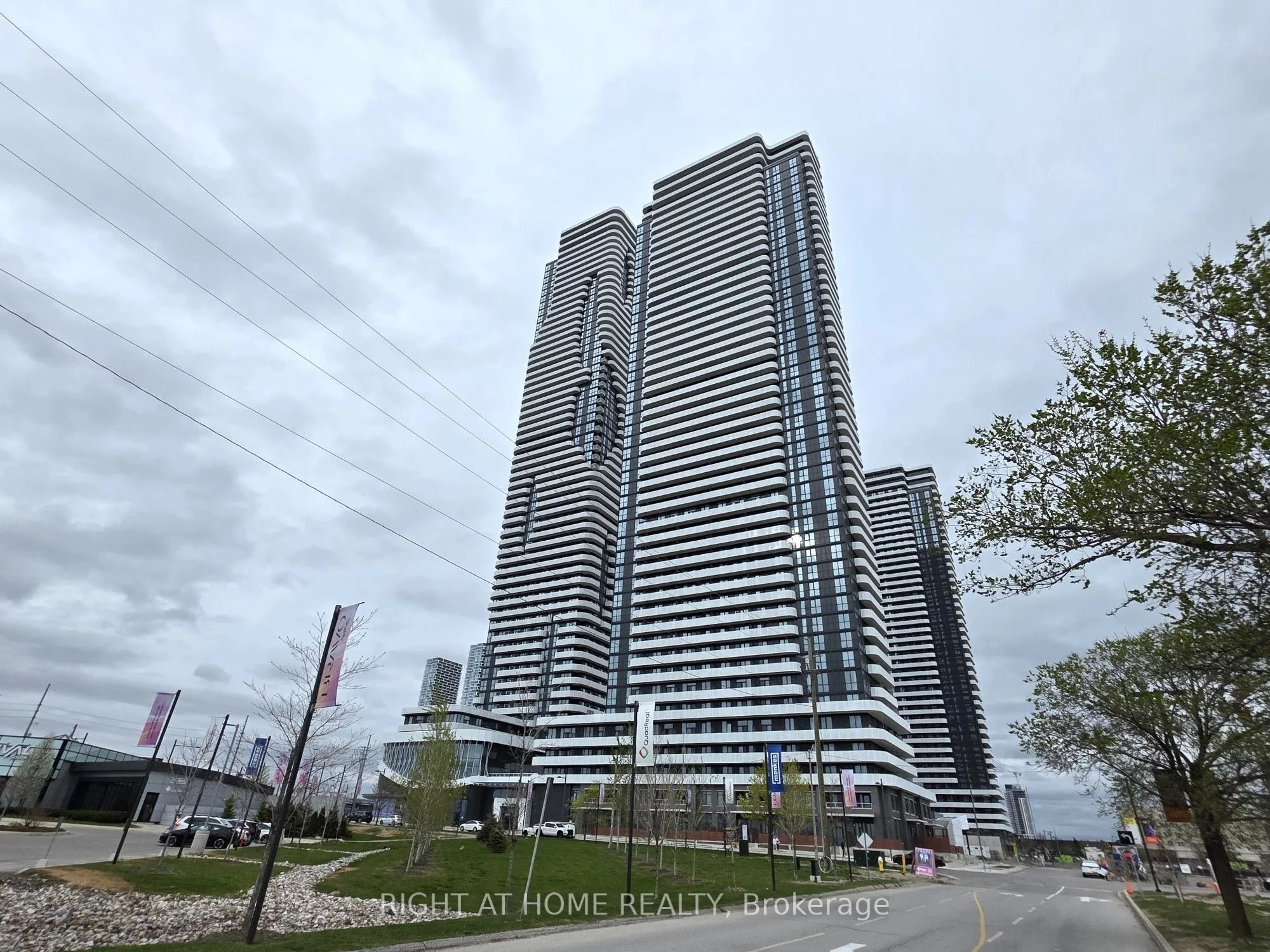 Condo Apartment in Vaughan