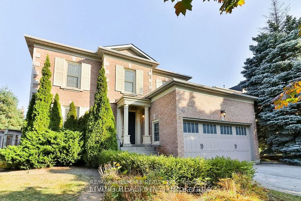 30 Gatcombe Circle Unit A, Richmond Hill, ON L4C 9P5