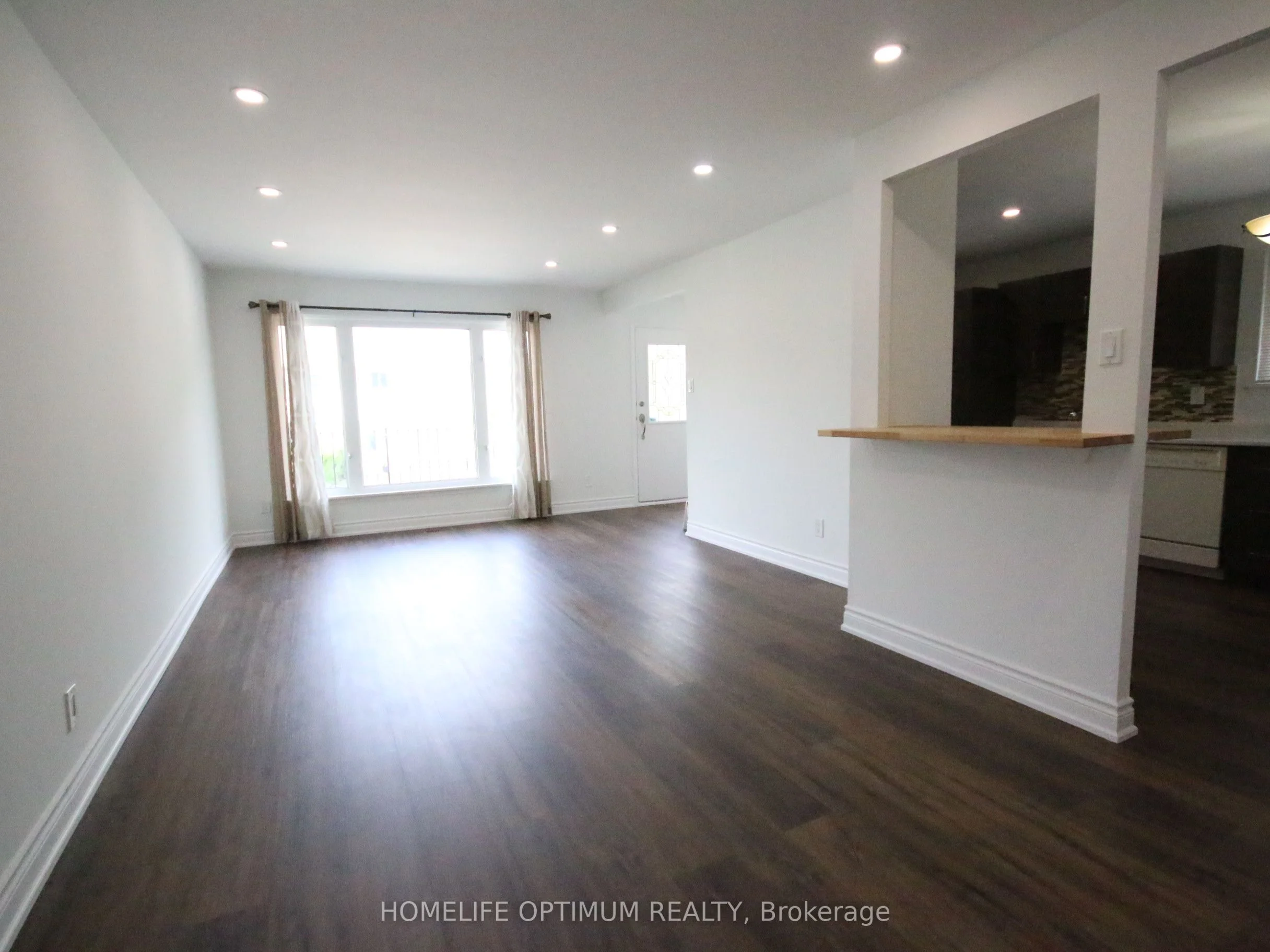 702 Leeder Court, Newmarket, ON L3Y 5A7