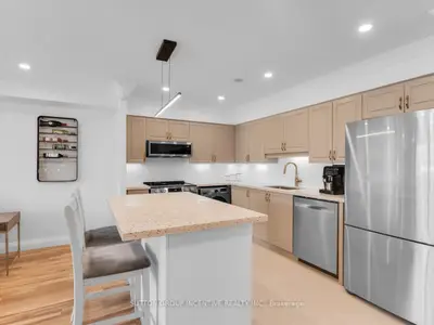 Condo Apartment in Newmarket