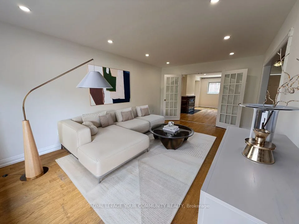 770 Leslie Valley Drive, Newmarket, ON L3Y 7J3