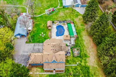 Detached in Essa
