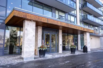 Condo Apartment in Vaughan