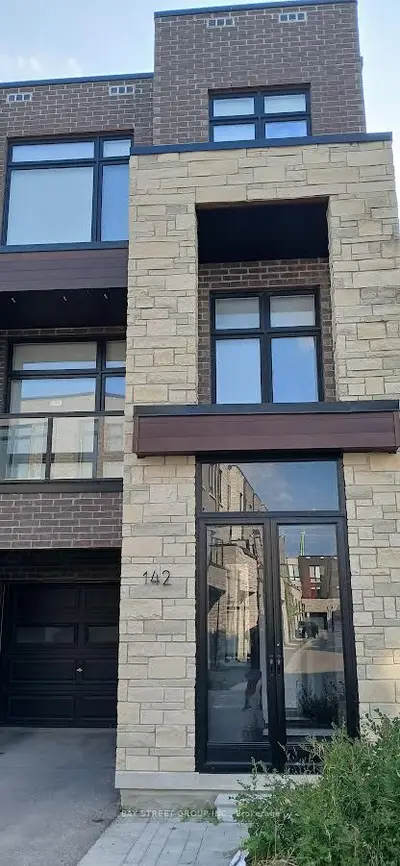 Att/Row/Townhouse in Vaughan