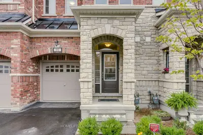 Condo Townhouse in Vaughan
