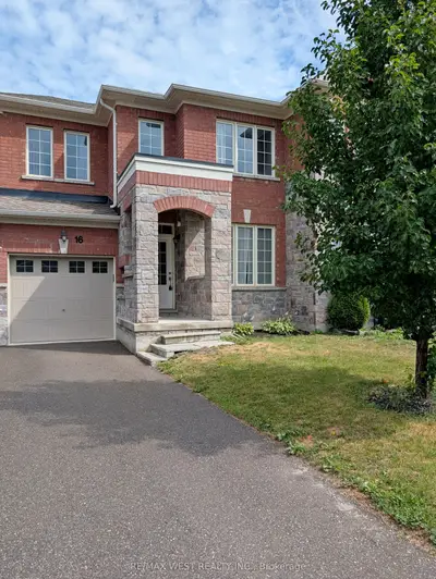 Att/Row/Townhouse in East Gwillimbury