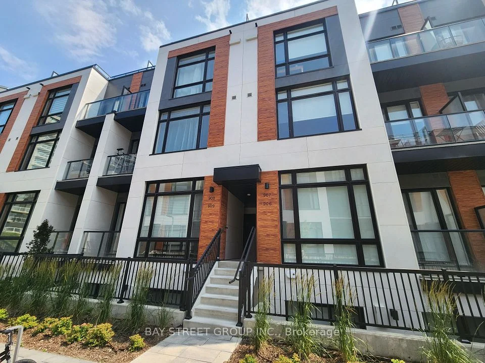 2 Steckley House Lane 908, Richmond Hill, ON L4S 0N2
