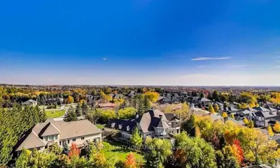 Condo Apartment in Richmond Hill