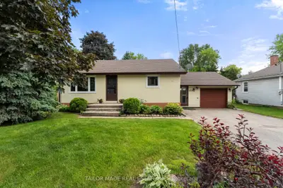 Detached in Essa