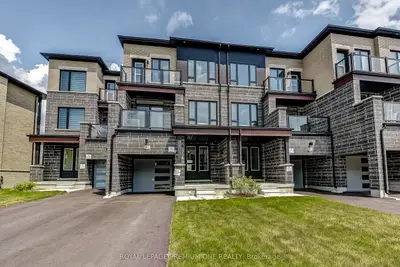 Att/Row/Townhouse in Vaughan