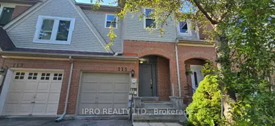 Att/Row/Townhouse in Aurora
