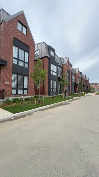 Att/Row/Townhouse in Vaughan