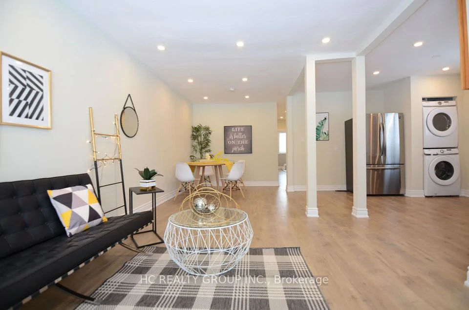 150 Maurice Court Upper, Newmarket, ON L3Y 2W2