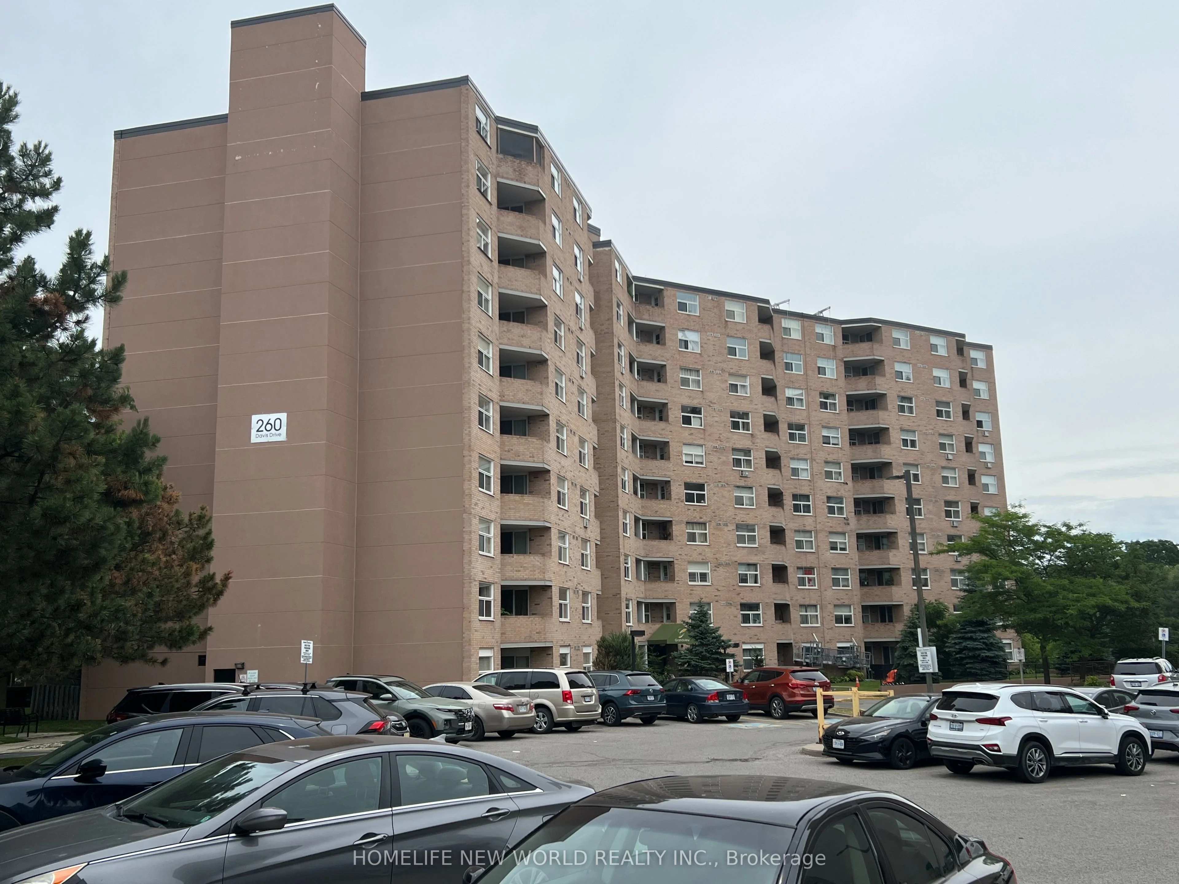 Condo Apartment in Newmarket