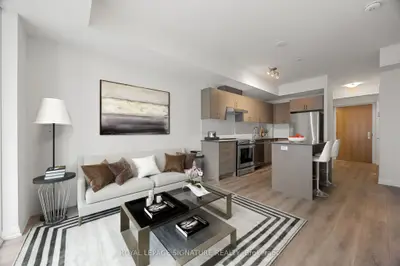 Condo Apartment in Vaughan