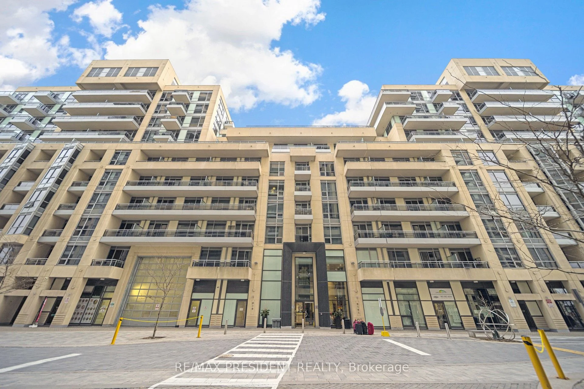 Condo Apartment in Richmond Hill