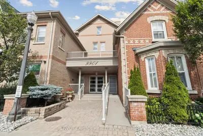 Condo Apartment in Vaughan