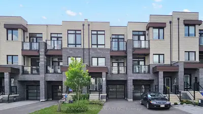 Att/Row/Townhouse in Vaughan