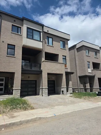 Att/Row/Townhouse in Vaughan