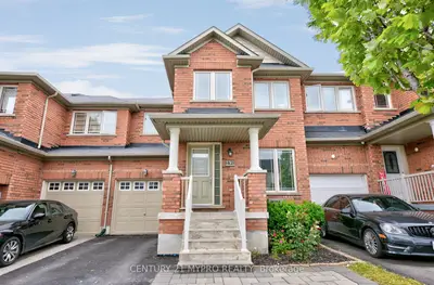 Att/Row/Townhouse in Richmond Hill