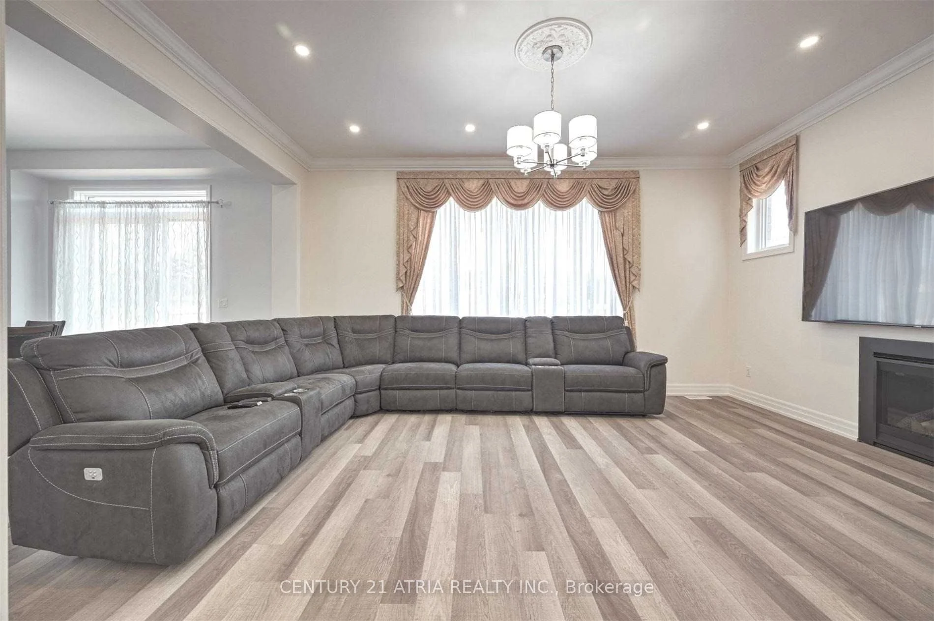56 Charlotte Abby Drive, East Gwillimbury, ON L9N 0S9