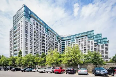 Condo Apartment in Richmond Hill