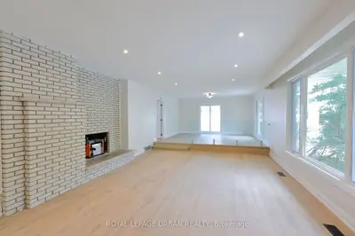 Detached in King