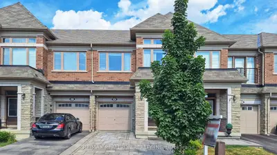 Att/Row/Townhouse in Vaughan