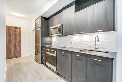 Condo Apartment in Vaughan