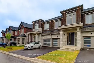 Att/Row/Townhouse in Richmond Hill