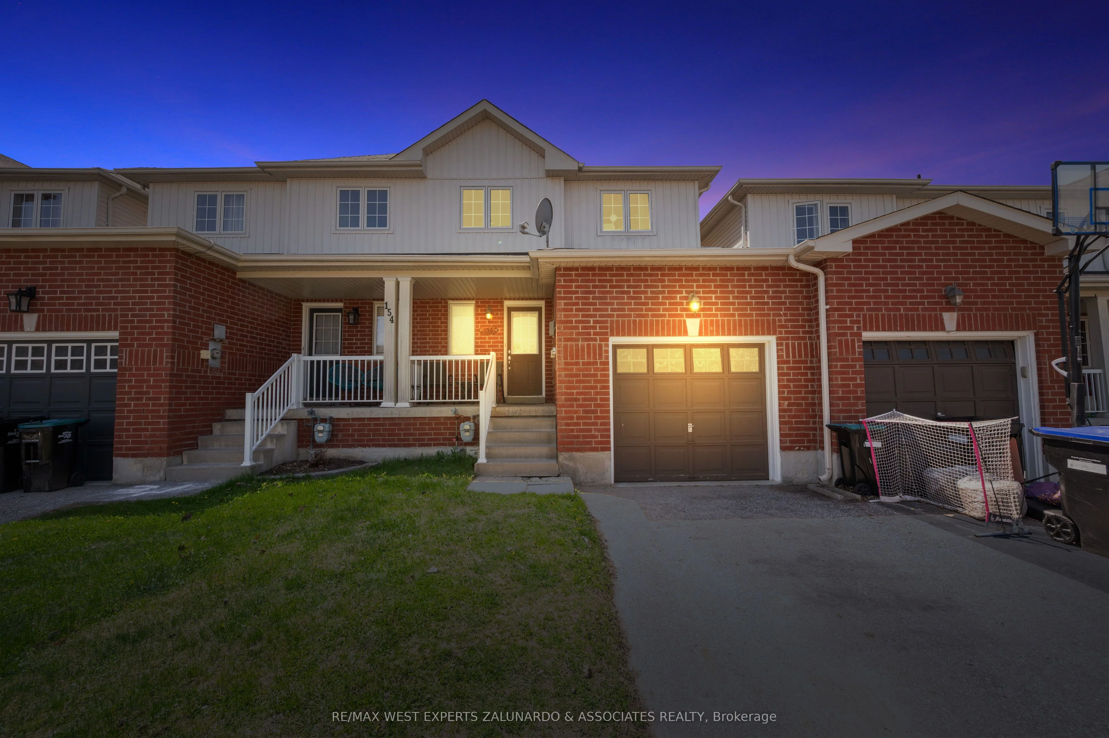 Att/Row/Townhouse in Essa