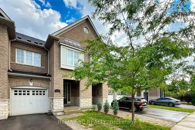 Att/Row/Townhouse in Vaughan