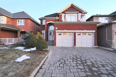 Detached in Richmond Hill
