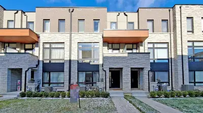 Att/Row/Townhouse in Vaughan