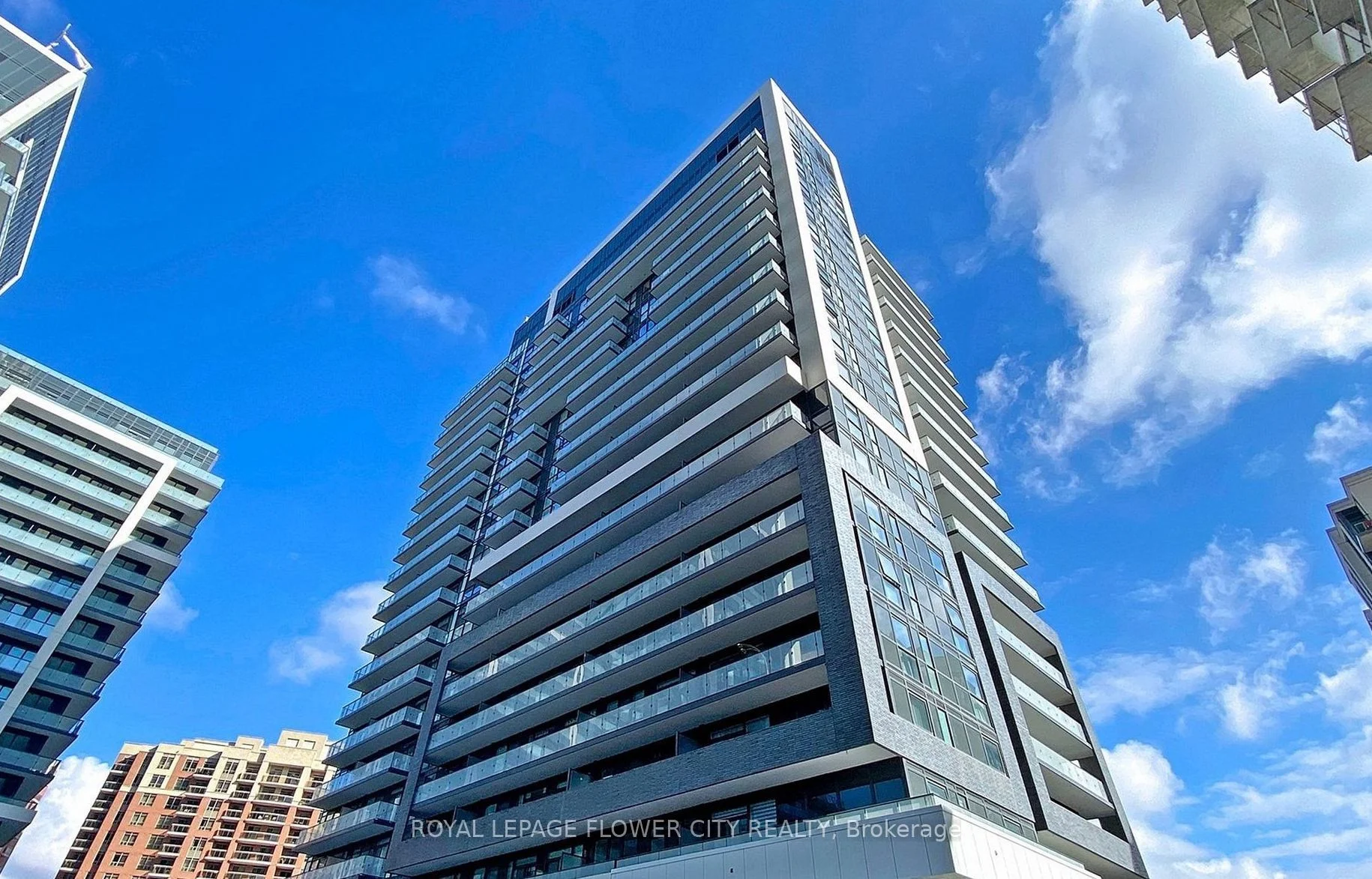 Condo Apartment in Richmond Hill