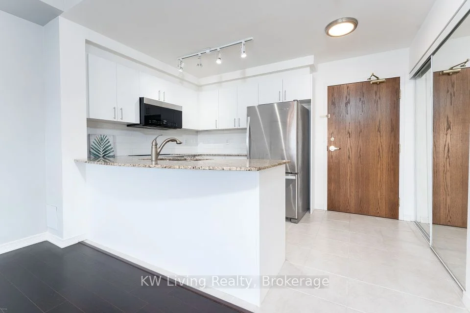8 Maison Parc Court 703, Vaughan, ON L4J 9K5